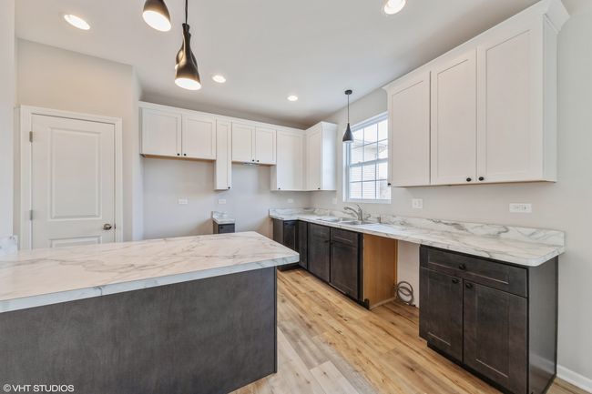 200 Crystal Ln, House other with 3 bedrooms, 3 bathrooms and 2 parking in Steger IL | Image 5