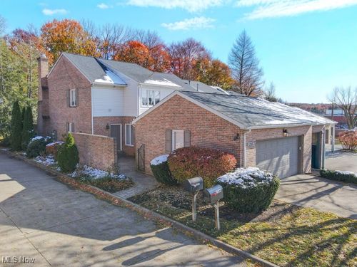 2592 Falmouth Rd, Fairlawn, OH, 44333-4051 | Card Image