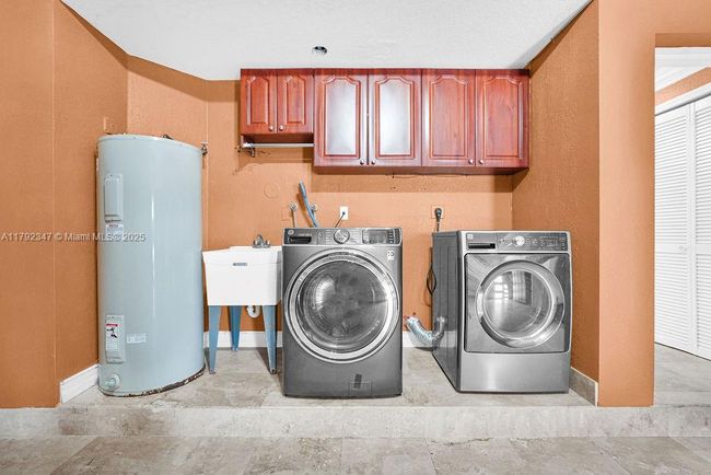 16732 Nw 89 Th Pl, House other with 4 bedrooms, 3 bathrooms and null parking in Miami Lakes FL | Image 35