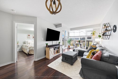 825-35 Bastion St, Toronto, ON, M5V0C2 | Card Image