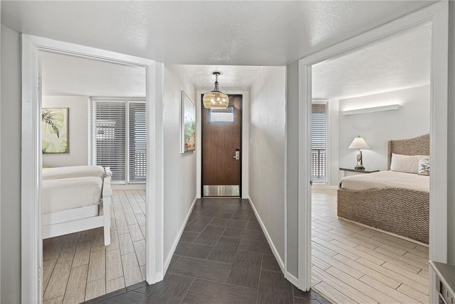 Front entry hall | Image 16