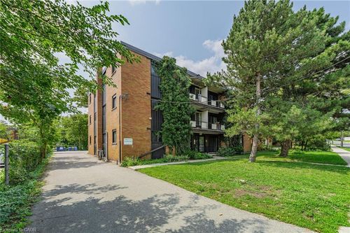 4-157 Ahrens St W, Kitchener, ON, N2H4C8 | Card Image