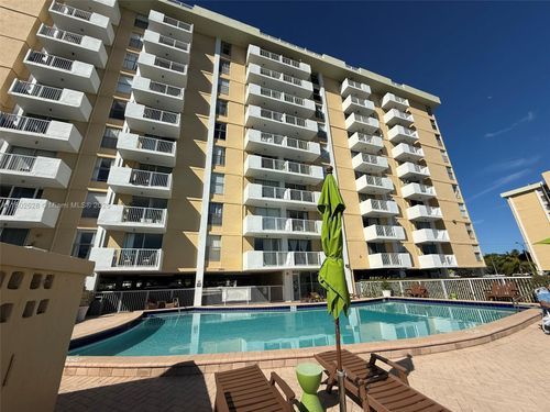 apt-309-2000 Ne 135th St, North Miami, FL, 33181-2101 | Card Image