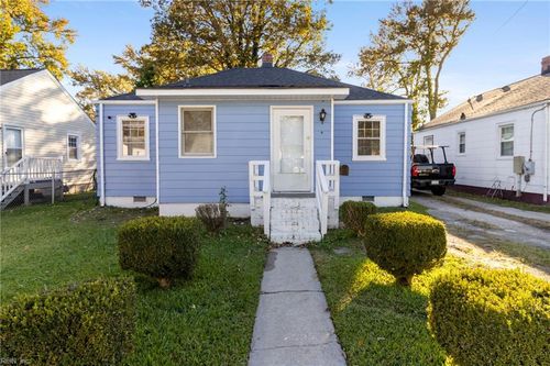 4 Fiske St, Portsmouth, VA, 23702-3024 | Card Image