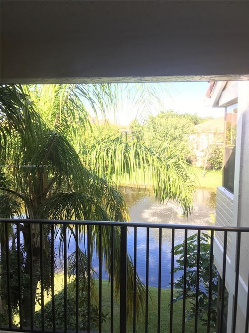apt-301-10161 W Sunrise Blvd, Plantation, FL, 33322-5677 | Card Image