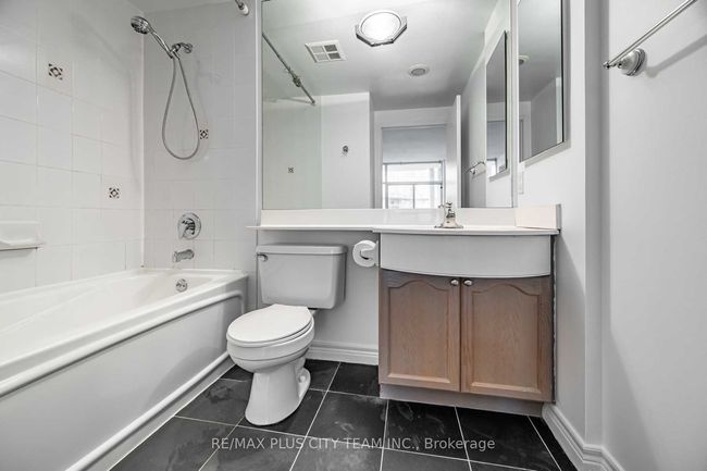 7 - 600 Queens Quay W, Condo with 3 bedrooms, 2 bathrooms and 1 parking in Toronto ON | Image 19