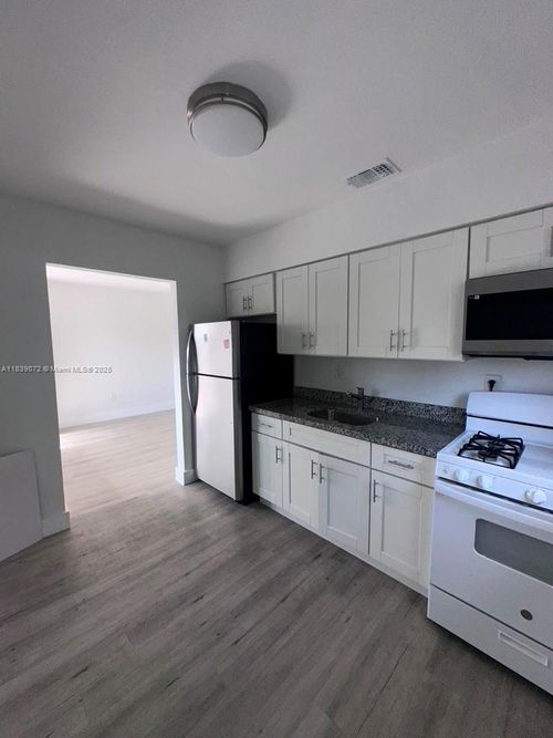 apt-3-69 Nw 35th St, Miami, FL, 33127-3536 | Card Image