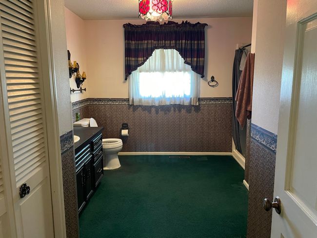 MAIN BATHROOM | Image 12