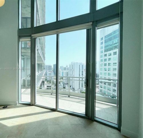 apt-2134-690 Sw 1st Ct, MIAMI, FL, 33130-2926 | Card Image