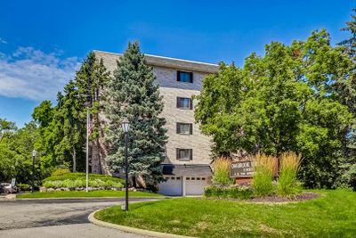 2H - 1S150 Spring Road, Condo with 2 bedrooms, 2 bathrooms and 1 parking in Oakbrook Terrace IL | Image 1