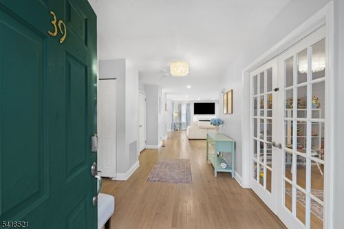 39 Carey Arthur Dr, Wayne, NJ, 07470-4900 | Card Image