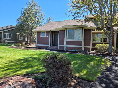 1379 Highland View Loop, Redmond, OR, 97756-7412 | Card Image