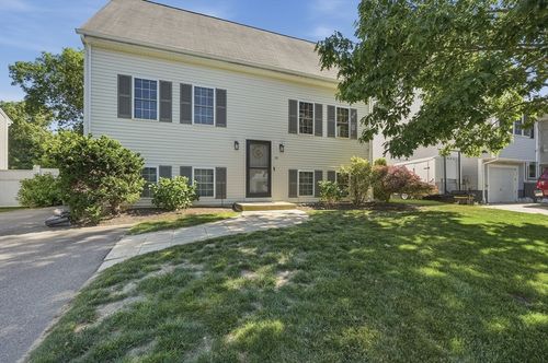 10 Slocum Farm Dr, Dartmouth, MA, 02747-3851 | Card Image