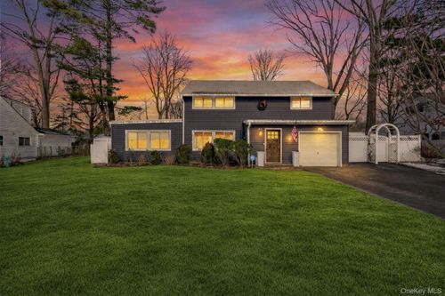 18 Lambert Ln, New Rochelle, NY, 10804-1010 | Card Image