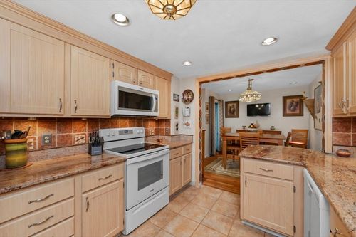 apt-103-1100 Salem St, Lynnfield, MA, 01940-1584 | Card Image