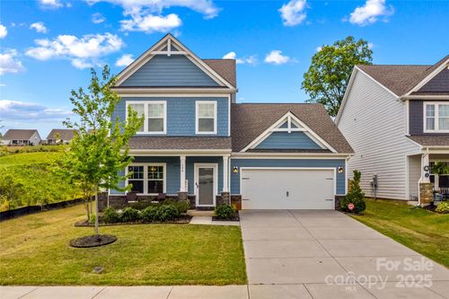 194 Canada Dr, Statesville, NC, 28677-9809 | Card Image