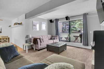 104 - 2114 17 St Sw, Condo with 2 bedrooms, 1 bathrooms and 1 parking in Calgary AB | Image 2