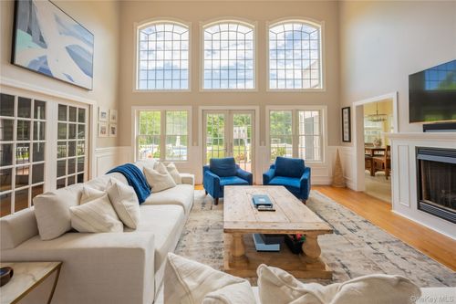 50 Phillips Ln, Southampton, NY, 11968 | Card Image