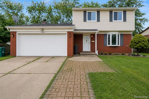 654 Manchester St, Madison Heights, MI, 48071-5215 | Card Image