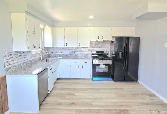 8340 Anna Ave, House other with 3 bedrooms, 2 bathrooms and null parking in Warren MI | Image 4