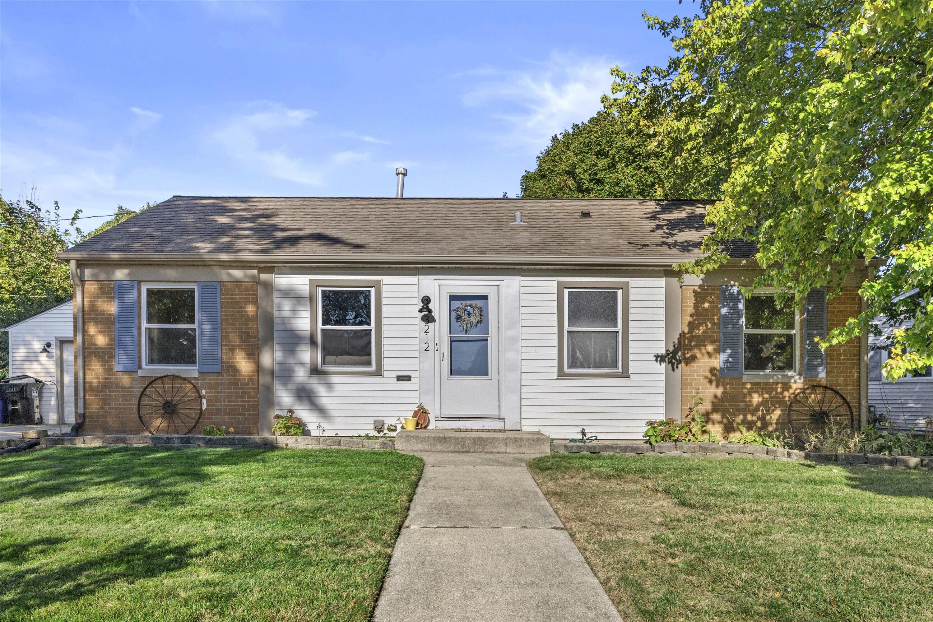 Lakeview Cir, Racine, WI 53402