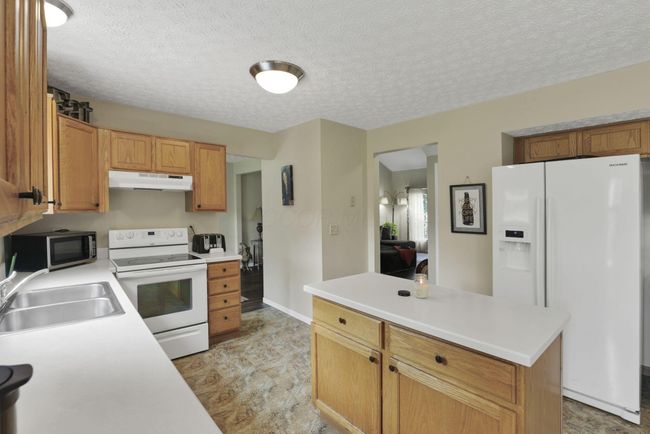 8537 Wildomar Ave, House other with 3 bedrooms, 3 bathrooms and null parking in Reynoldsburg OH | Image 14
