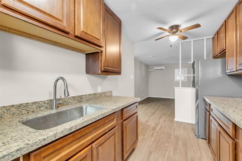 5-4706 Yellowstone Boulevard, Houston, TX, 77021 | Card Image