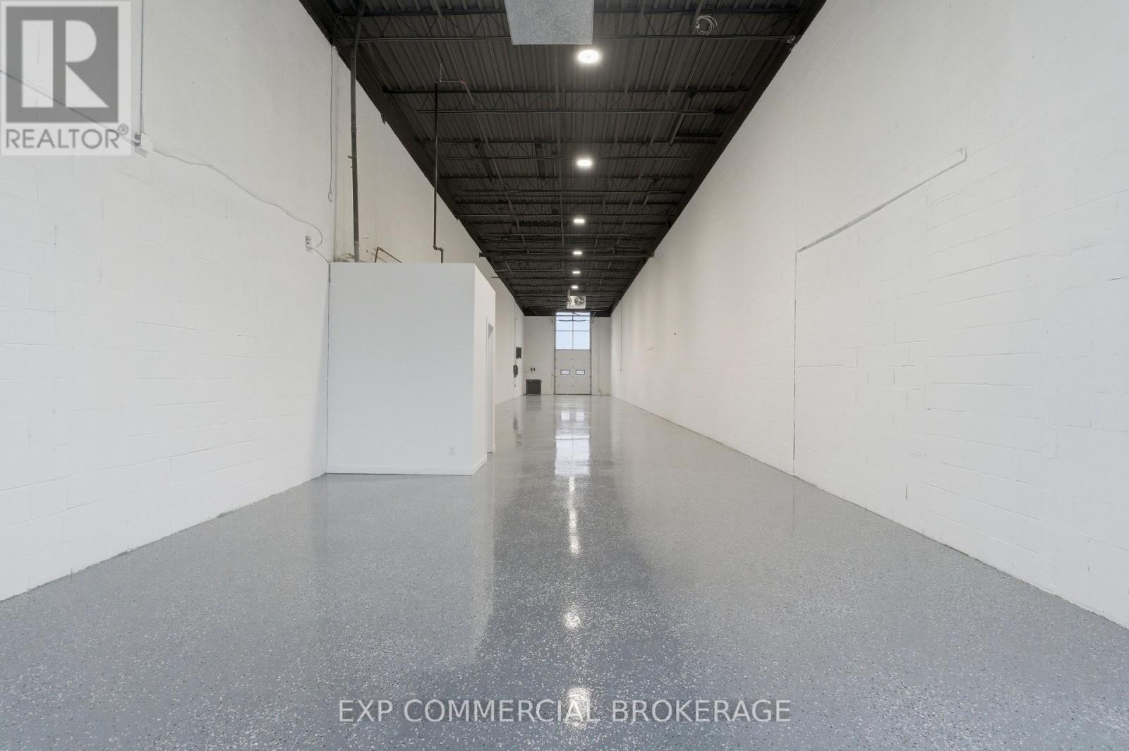 Commercial Sale in Toronto (West Humber-Clairville) 4