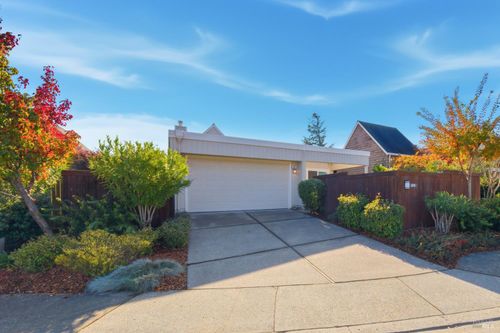 679 Lobelia Ct, Sonoma, CA, 95476-8319 | Card Image