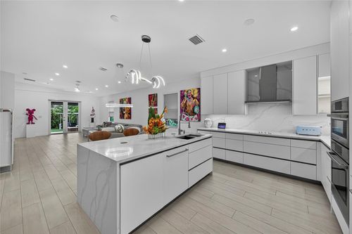 21 Ne 25th St, Wilton Manors, FL, 33305-1025 | Card Image