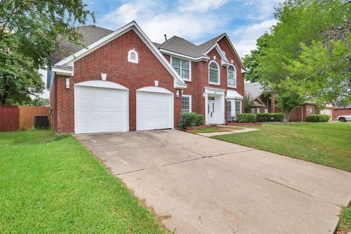 215 Crane Dr, Grand Prairie, TX, 75052-3380 | Card Image