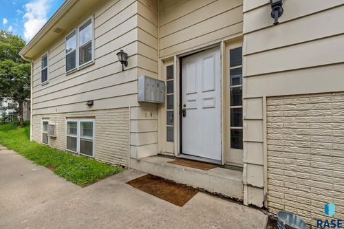 218 N Summit Ave Avenue, Sioux Falls, SD, 57104 | Card Image