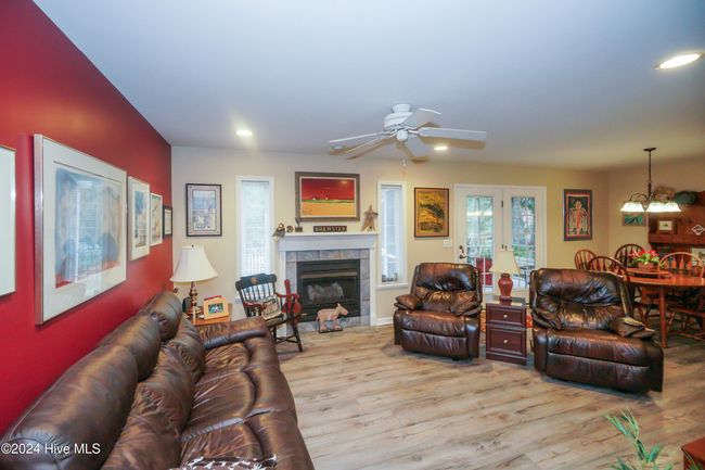106 Se 21 St St, House other with 4 bedrooms, 3 bathrooms and 2 parking in Oak Island NC | Image 5