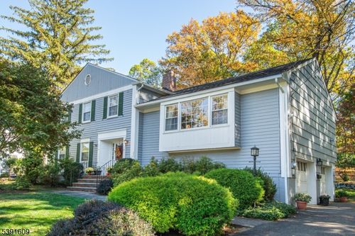 8 Maple Dr, North Caldwell, NJ, 07006-4549 | Card Image