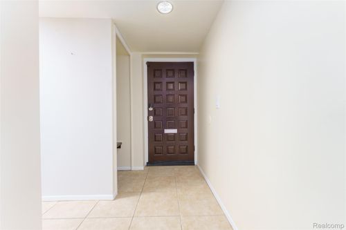 18417 University Park Dr, Livonia, MI, 48152-2629 | Card Image