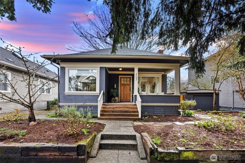 4642 Eastern Avenue N, Seattle, WA, 98103 | Card Image