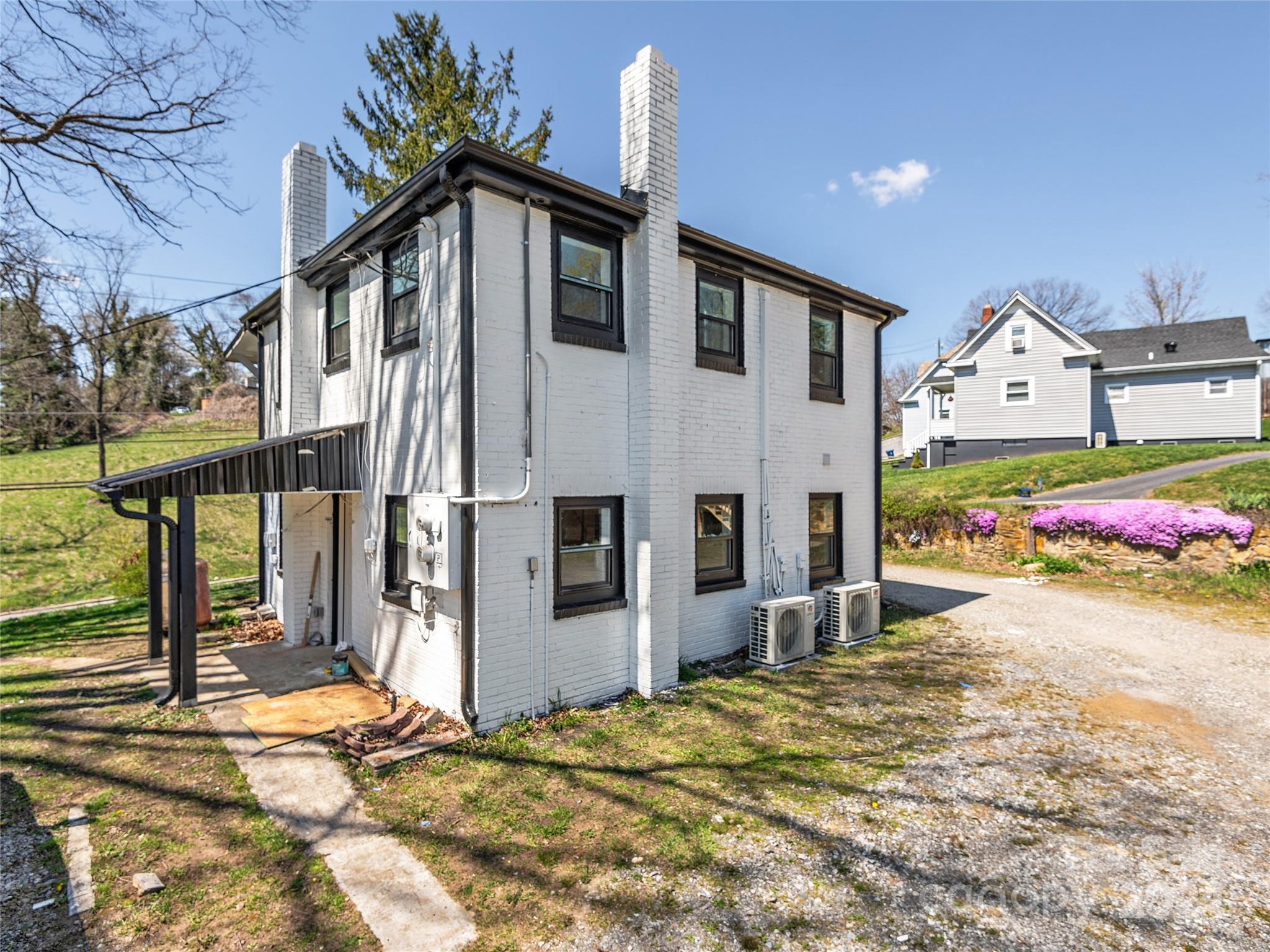 Oak St, Canton, NC 28716