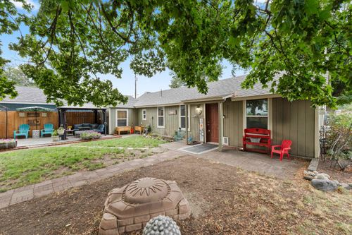 2002 W Augusta Ave, Spokane, WA, 99205-4105 | Card Image