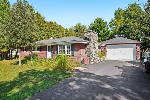 34994 Delafield Road, Summit, WI, 53066 | Card Image