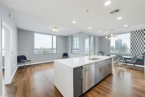 apt-2301-300 Bowie St, Austin, TX, 78703-4620 | Card Image