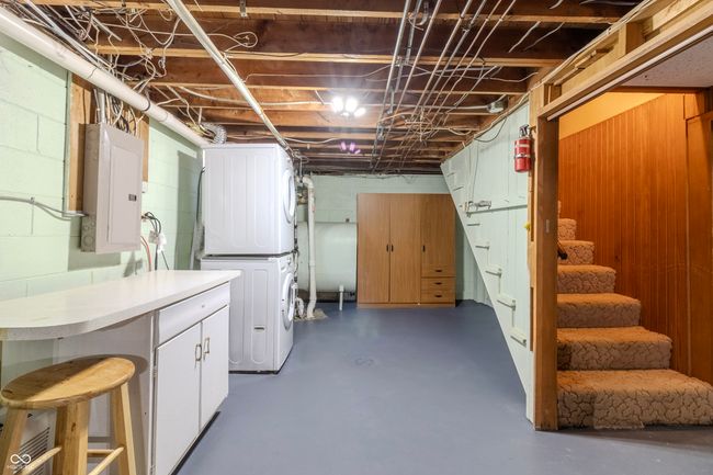 Laundry in basement w/ utility sink | Image 19