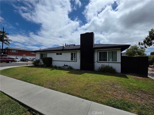 a-17042 Emerald, Huntington Beach, CA, 92647 | Card Image