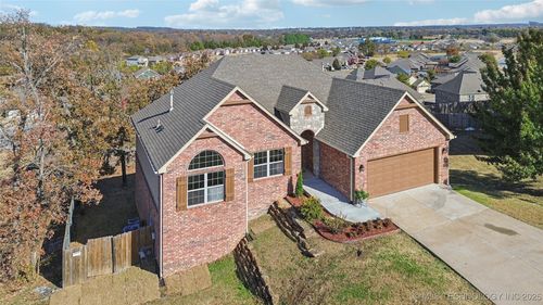 1515 Emily Cir, Sapulpa, OK, 74066-6619 | Card Image