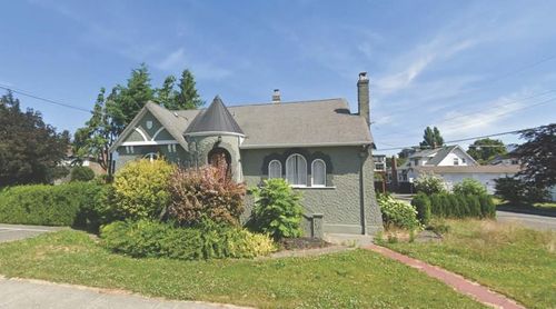 46085 1st Ave, Chilliwack, BC, V2P1W2 | Card Image