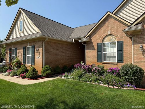 75-1398 Waverly Dr, White Lake, MI, 48386-4550 | Card Image