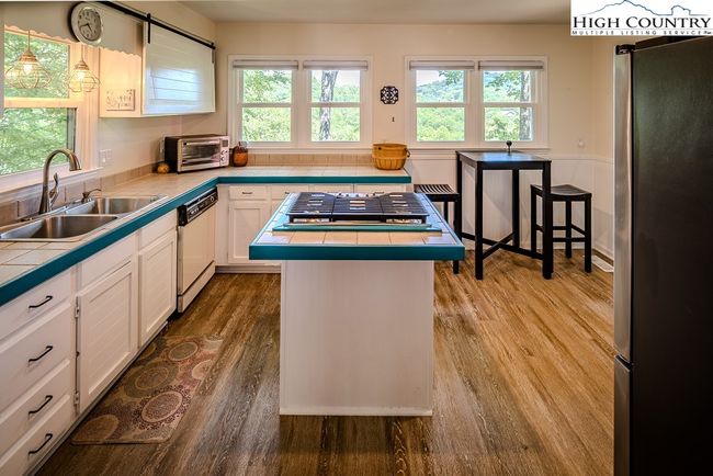 492 Skyland View Dr, House other with 3 bedrooms, 2 bathrooms and null parking in Blowing Rock NC | Image 16