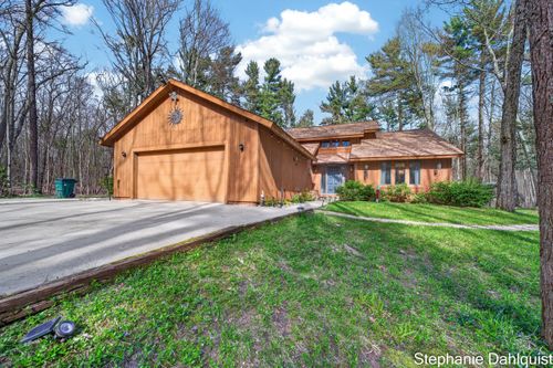 848 Scenic Dr, Muskegon, MI, 49445-8629 | Card Image