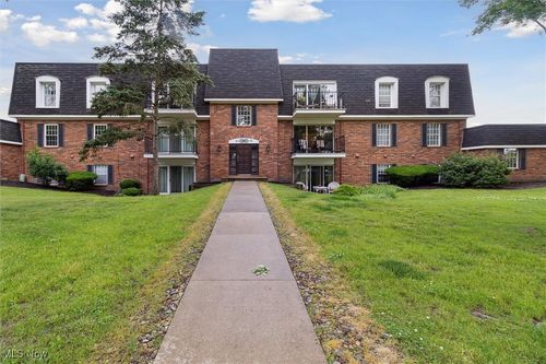 apt-301-1900 King James Pkwy, Westlake, OH, 44145-3432 | Card Image