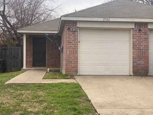 2302 Coleman Ave, Fort Worth, TX, 76105-5601 | Card Image