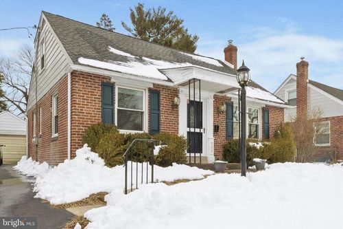 933 Greenbriar Ln, Springfield, PA, 19064-3918 | Card Image